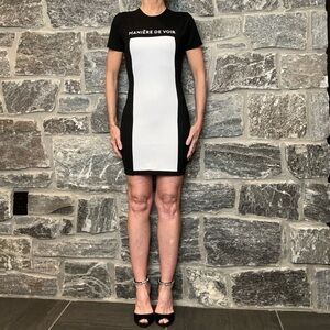 Maniere De Voir MiniDress Shortsleeved Black & Colorblock White Form-Fitting